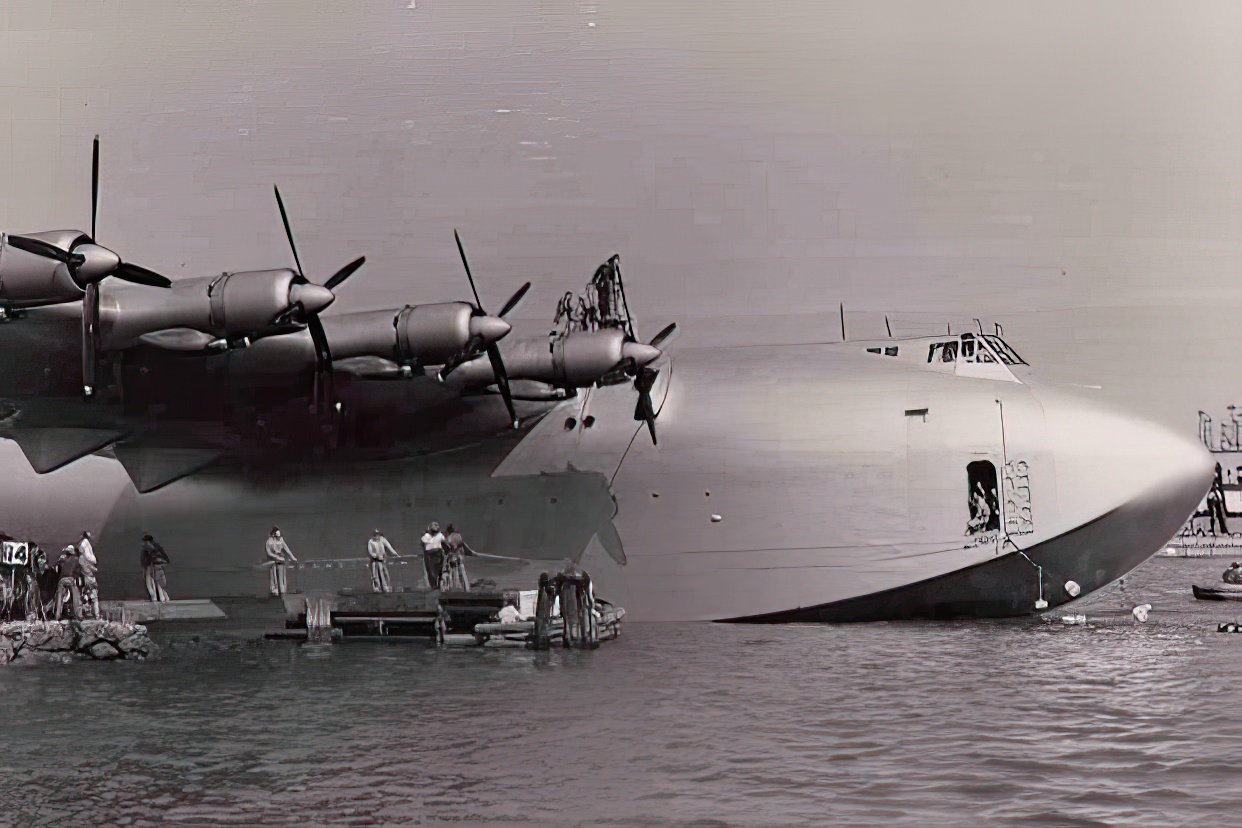 H-4 Hercules "Spruce Goose" Howard Hughes