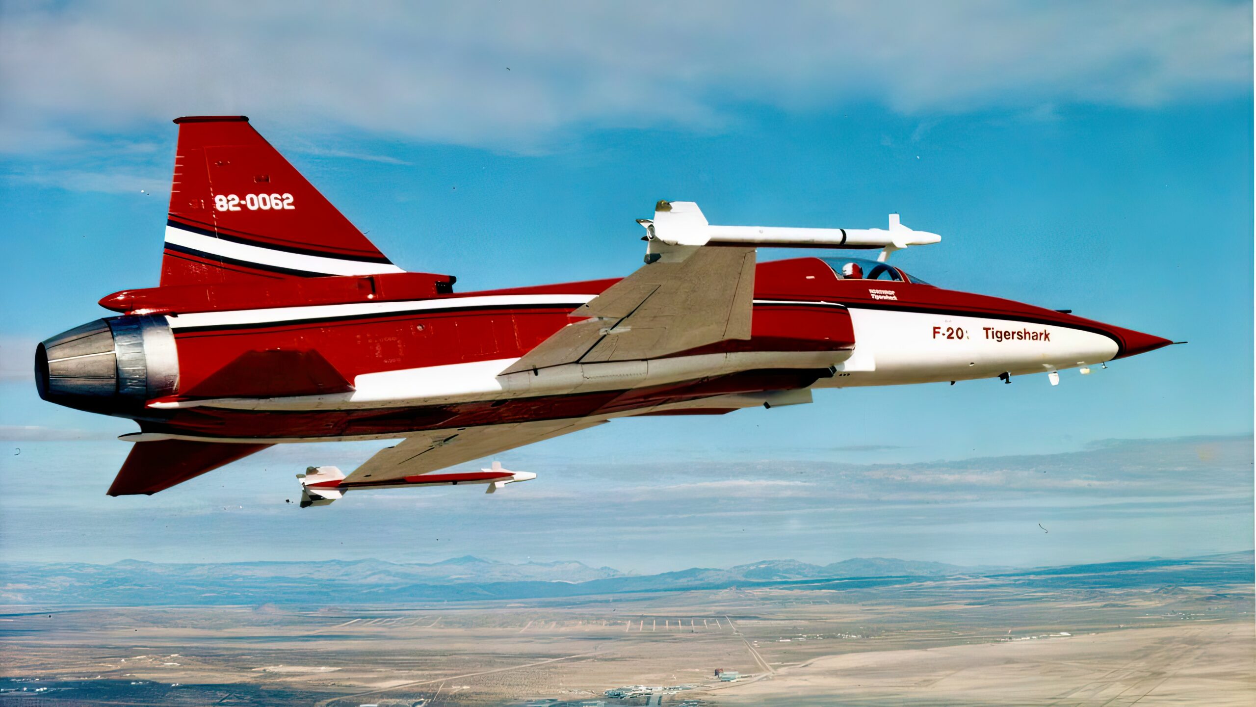 Northrop F-20 (S/N 82-0062) in flight