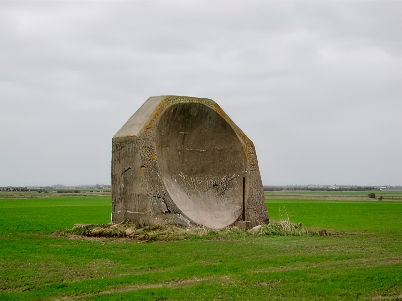 WW1 concrete acoustic mirror