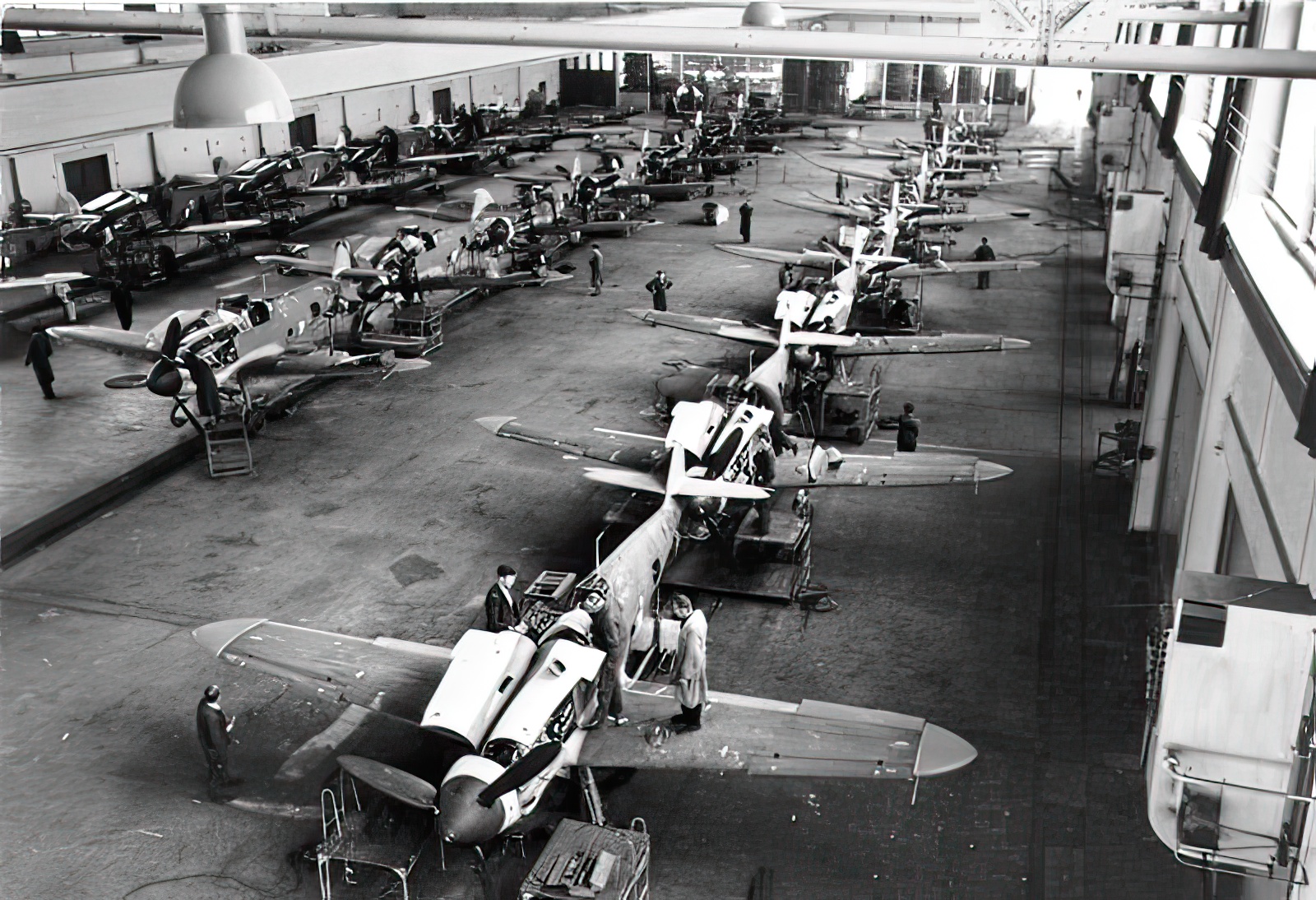 Assembly of Bf 109G-6s in a German aircraft