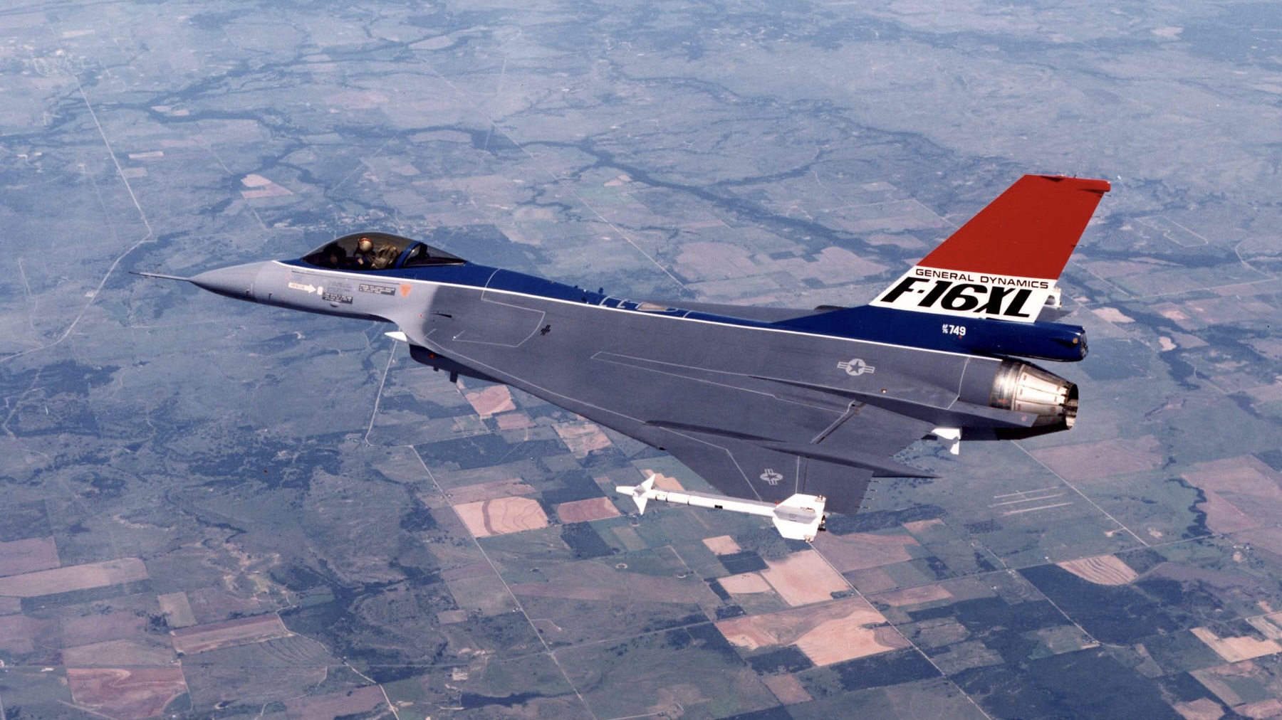 General Dynamics F-16XL