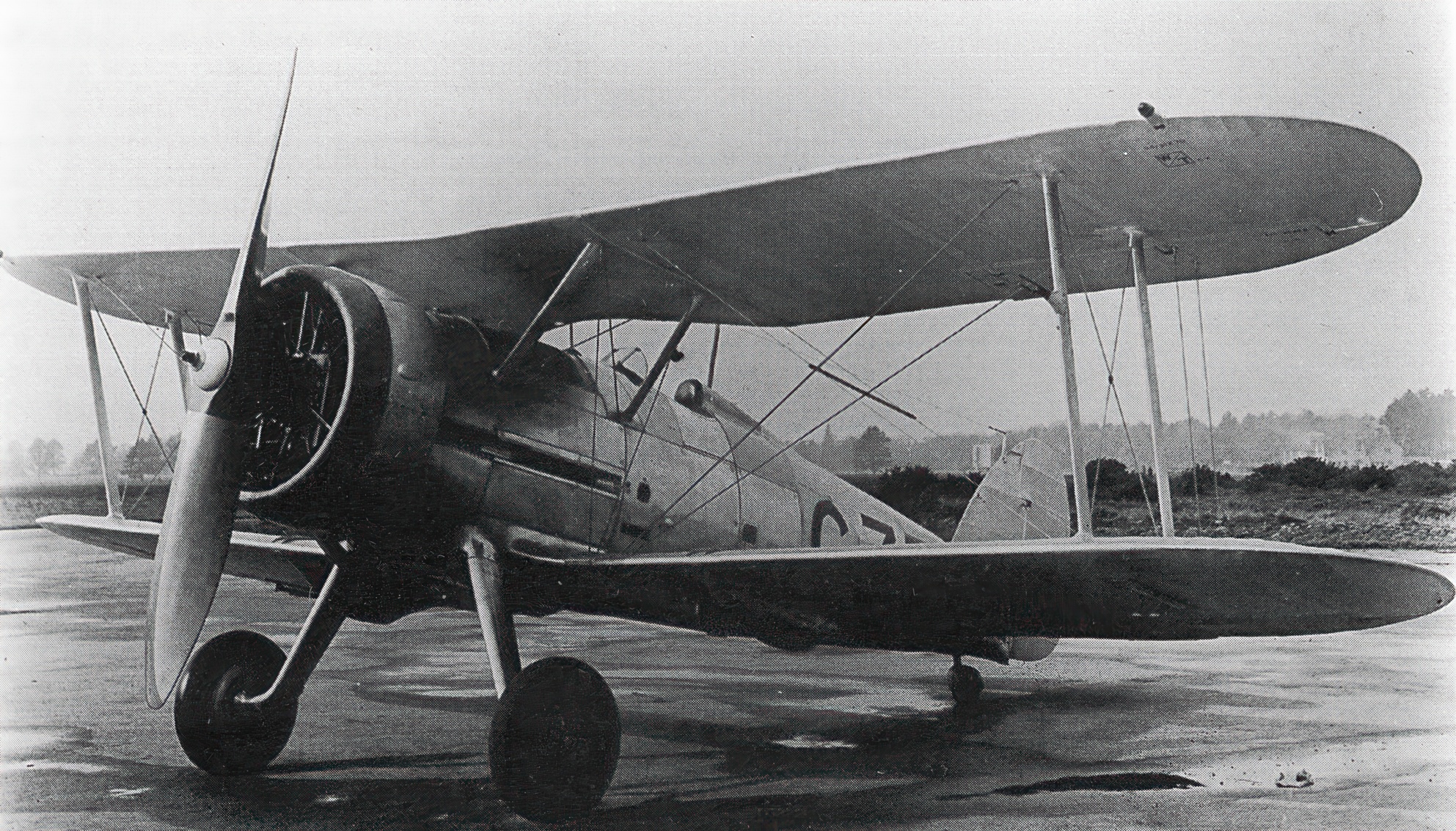 The sole Gloster G-7, the Gladiator prototype with a Gauntlet fuselage, later K5200. April 1935