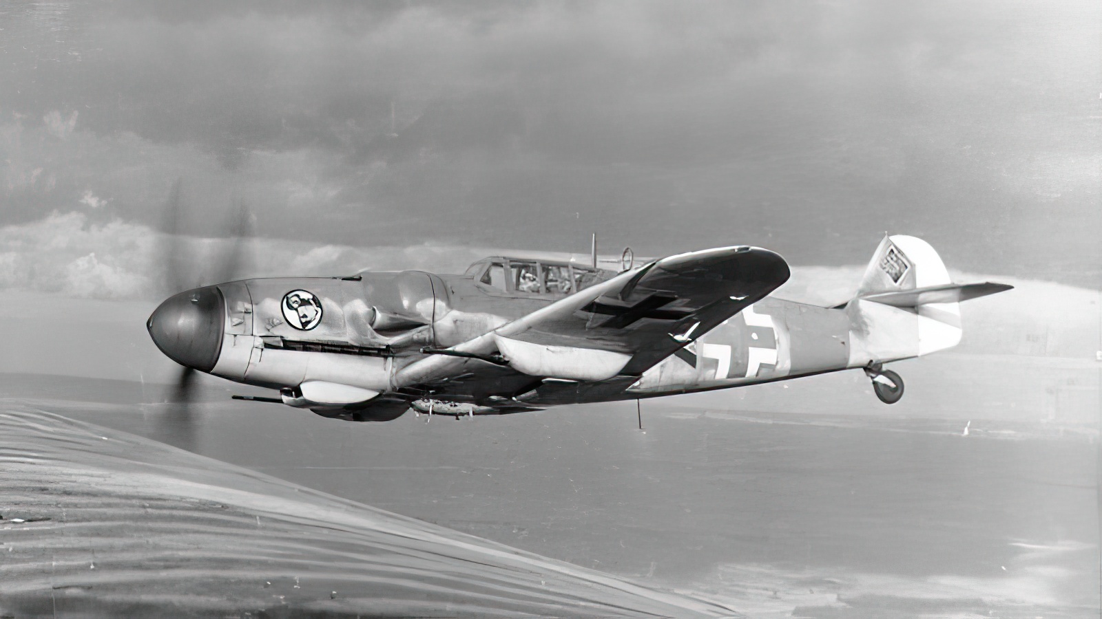 A Bf 109G-6 of JG 27 in flight, 1943 Attribution: Bundesarchiv, Bild 101I-662-6659-37 / Hebenstreit / CC-BY-SA 3.0