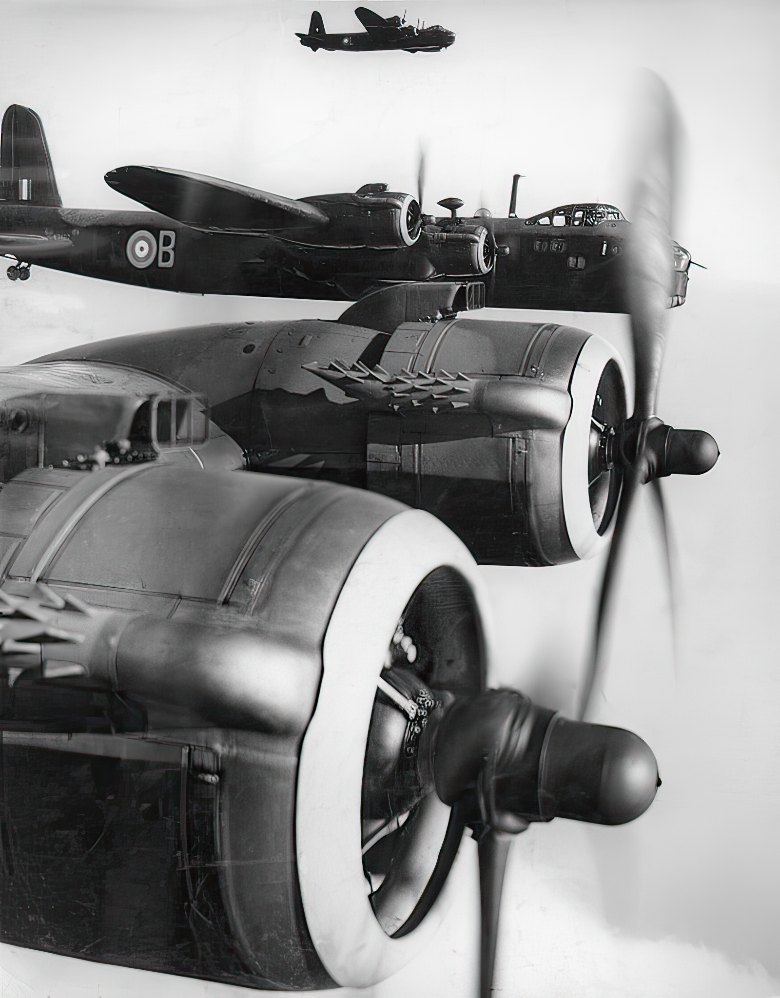 Short Stirlings of No. 1651 HCU (Heavy Conversion Unit) in flight, 1942. W7427 'B' is in the middle of the formation