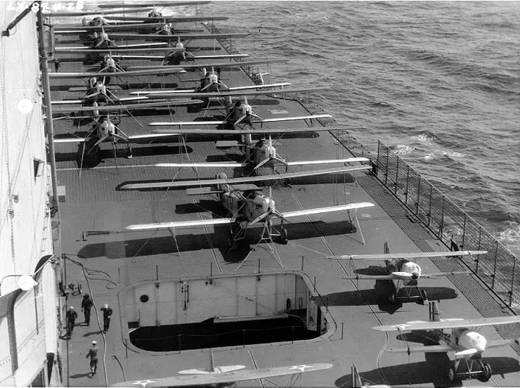 Curtiss F6C fighters and Martin T3M torpedo bombers, 1928