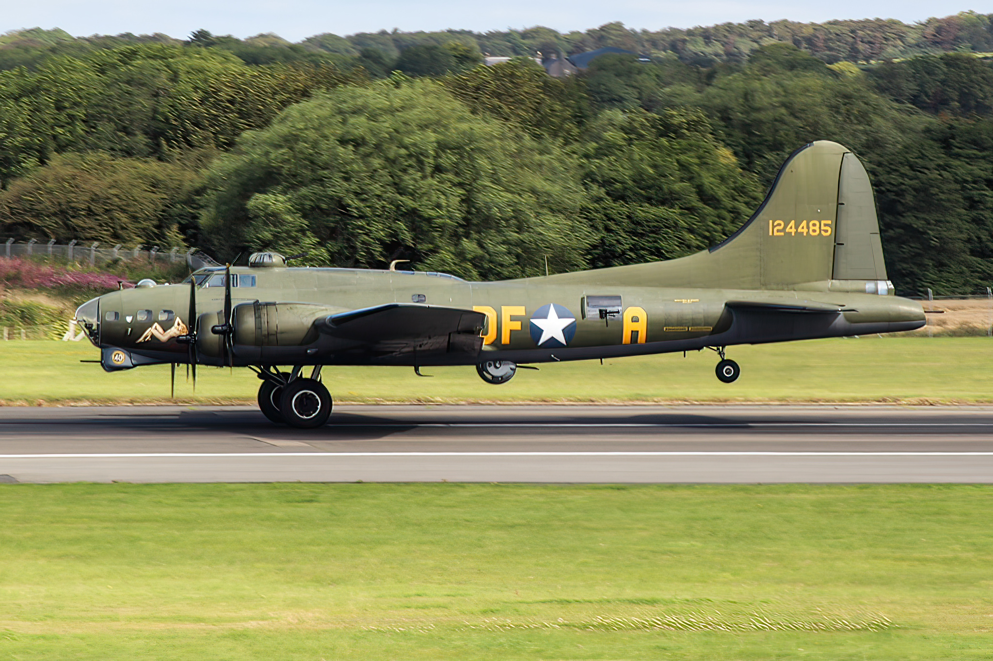 G-BEDF / 124485 Boeing B-17G Flying Fortress "Sally B" departing Prestwick Airport