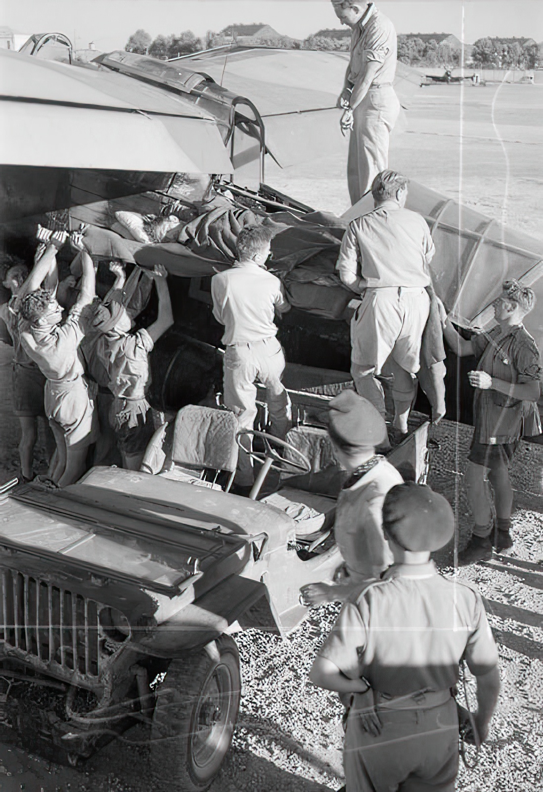 Lysander in Italy evacuating an American OSS officer