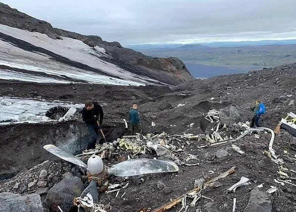 “Many of the plane’s components remain easily recognisable to the eye, and the site has begun to resemble a scrapyard”. Image Credit- Guðmundur Gunnarsson