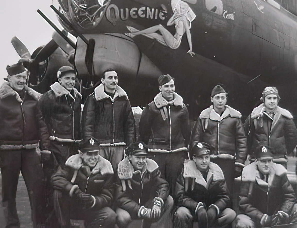 Crew Chief Gaylord Myre Henryson , 91st Bomb Group, back row left, with crew of B-17 "Queenie"
