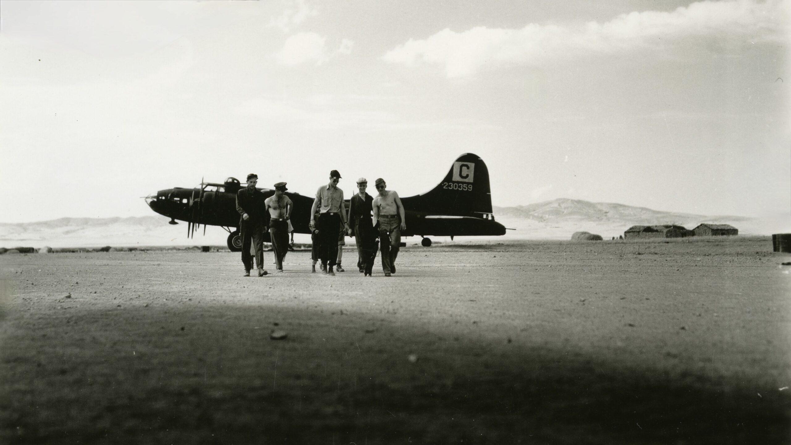 B-17F 42-30359 96th BG/339th BS (QJ-D) in Tunisia, late 1943