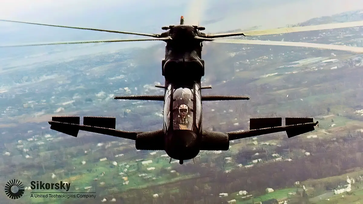 The Sikorsky S-67 Blackhawk was a very versatile helicopter that exhibited great performance, but it also had various shortcomings that the US Army could not overlook. The helicopter’s narrow fuselage and air brakes are illustrated in this image
